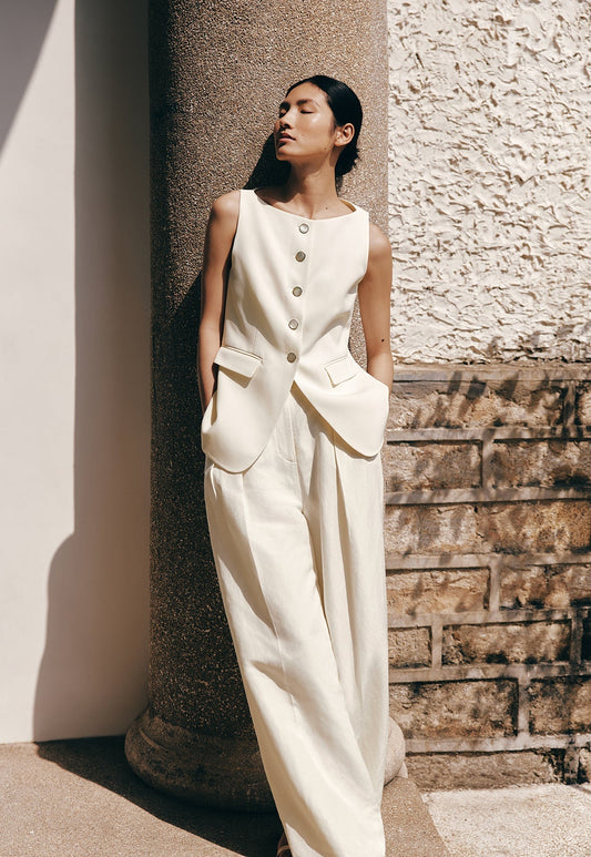 The Poetry of Stillness: Cloud Dancer Meets LILYSILK